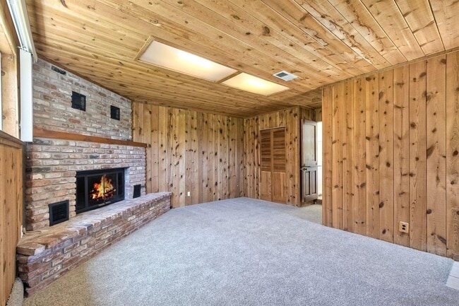 Building Photo - 1729 Lahoud Dr