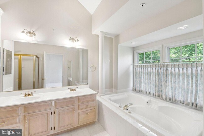 Building Photo - 15831 Glacier Ct