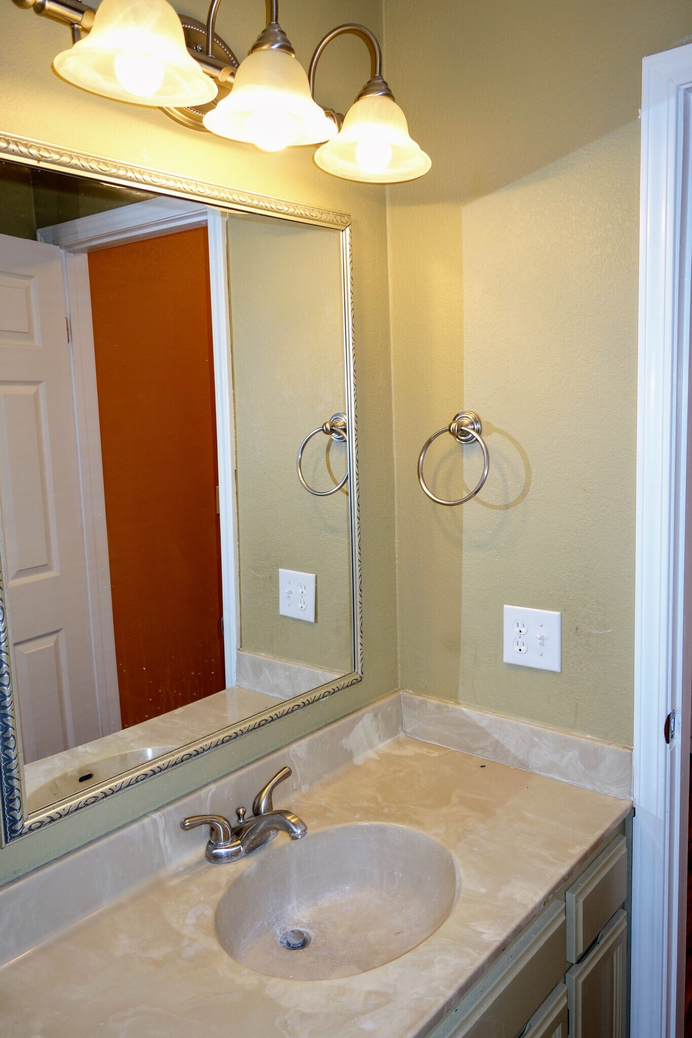 Building Photo - 983 Hacienda Circle