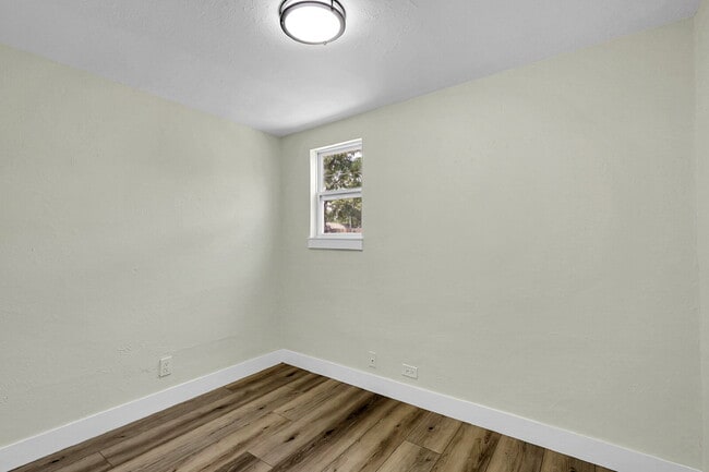 Building Photo - $1,995 - 2 Bed, 1 Bath Newly Renovated Hom...