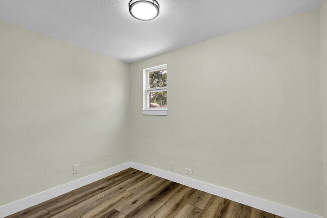 Building Photo - $2,295 - 2 Bed, 1 Bath Newly Renovated Hom...