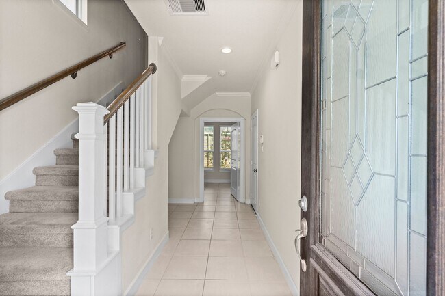 Building Photo - 2021 Cambridge Heights Pl