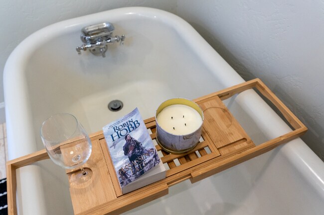 Building Photo - 1815 Lower Valley Rd