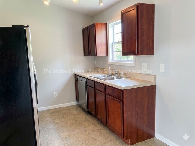 Building Photo - 6017 Friendship Ln