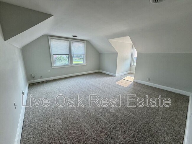 Building Photo - 1319 Myrtle Ave