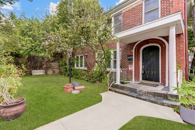 Building Photo - 1737 Branard St