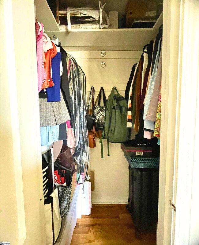 Building Photo - 605 University Ridge