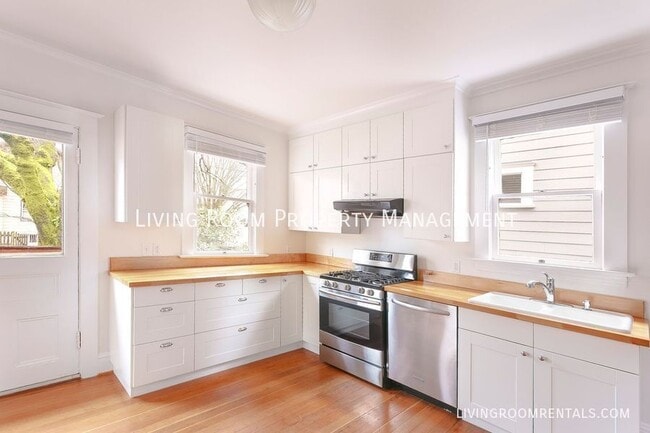 Building Photo - 2735 SE 25th Ave