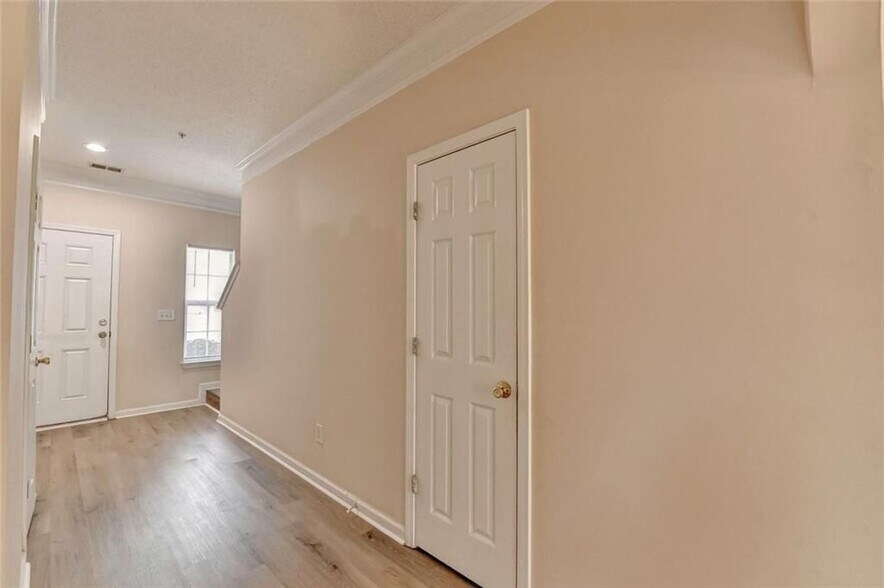 Building Photo - 310 Azalea Cir