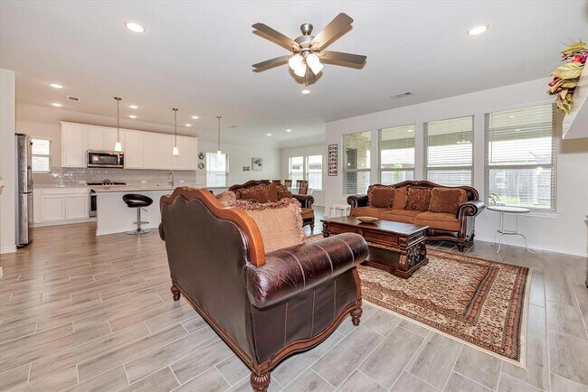 Building Photo - 6915 Twilight Elm Trace