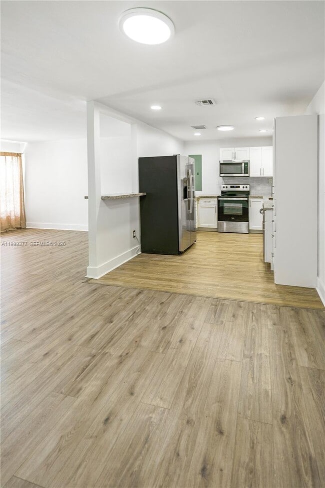 Building Photo - 7031 SW 27th Ct