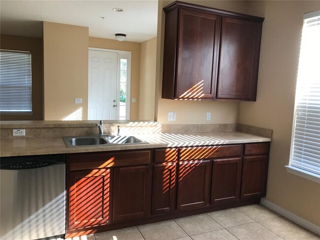 Building Photo - 10870 Spider Lily Dr