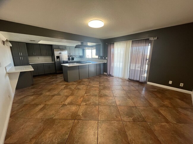 Building Photo - Beautiful Home available now