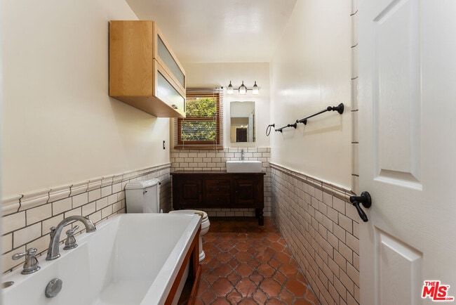 Building Photo - 1976 S Preuss Rd