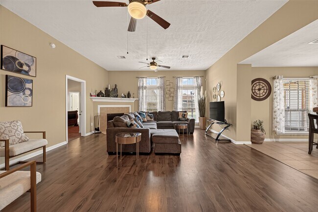 Building Photo - 6518 Palo Duro Dr