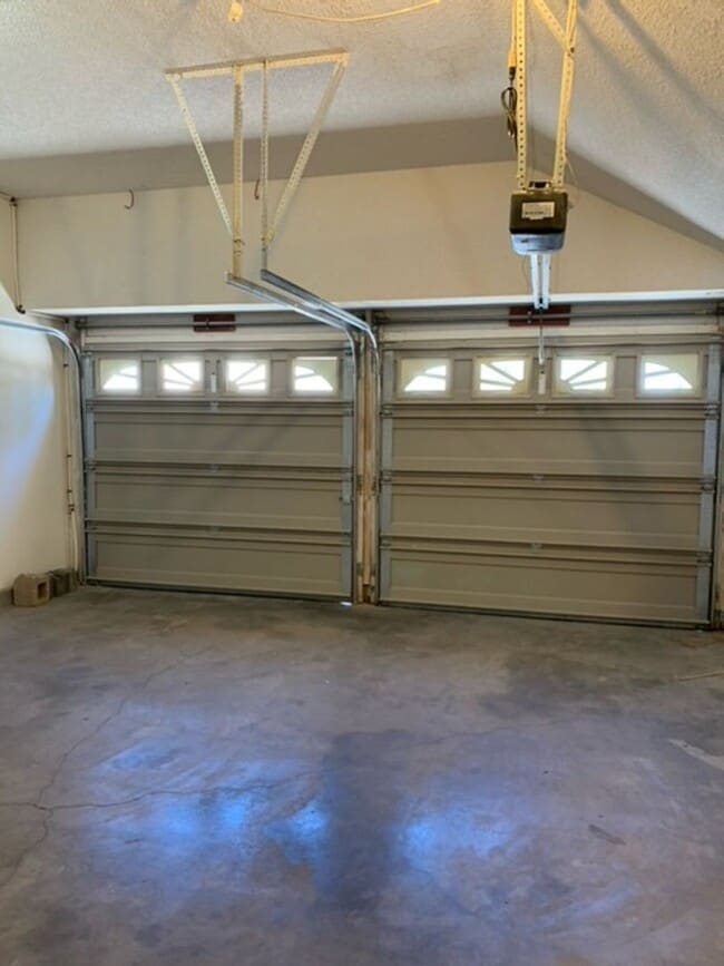 Building Photo - Great 3 bedroom 2 bath home!