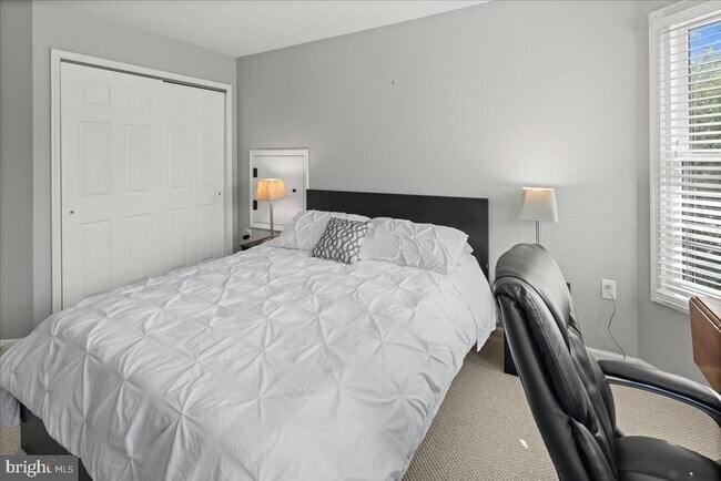 Building Photo - 9 Cromwell Ct