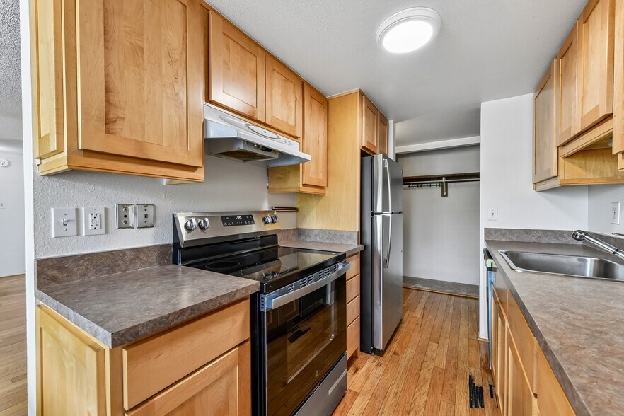 Building Photo - 805 29th St