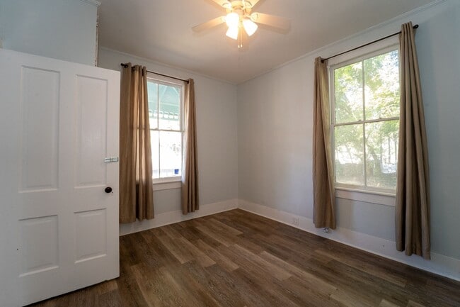 Building Photo - Historic Lincolnville 3/2 Single Family Home