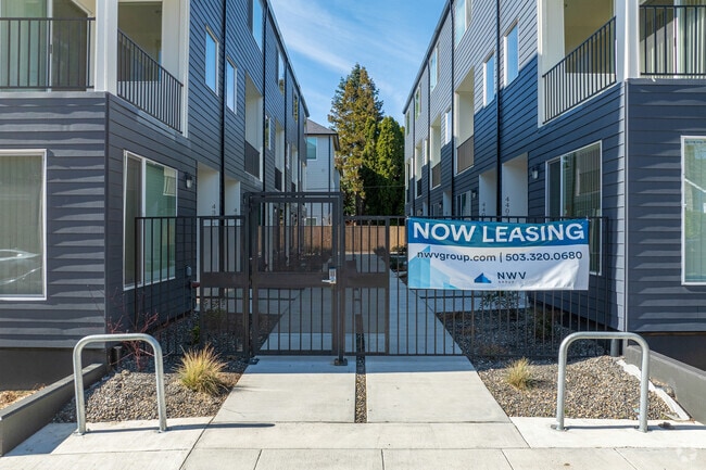 Building Photo - 4383 N Vancouver Ave