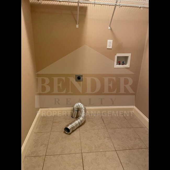 Building Photo - BEAUTIFUL TOWNHOME IN THE CITY