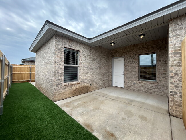 Building Photo - Brand New Duplex in Frenship East!