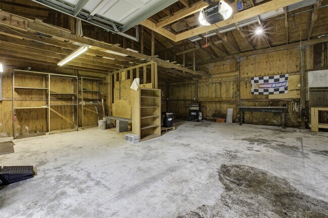 Building Photo - 221 Forest Cir