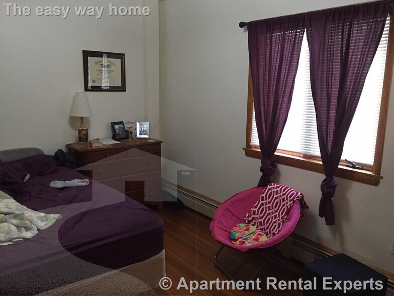 Building Photo - 10 Windsor Rd