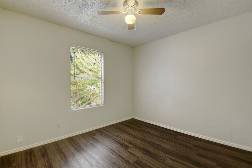 Building Photo - 5303 Spring Meadow Rd