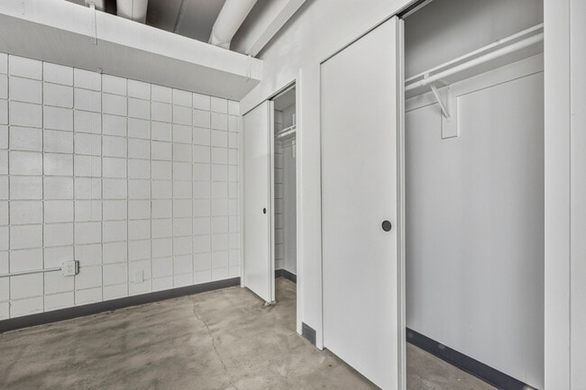 Building Photo - 415 S Weber St