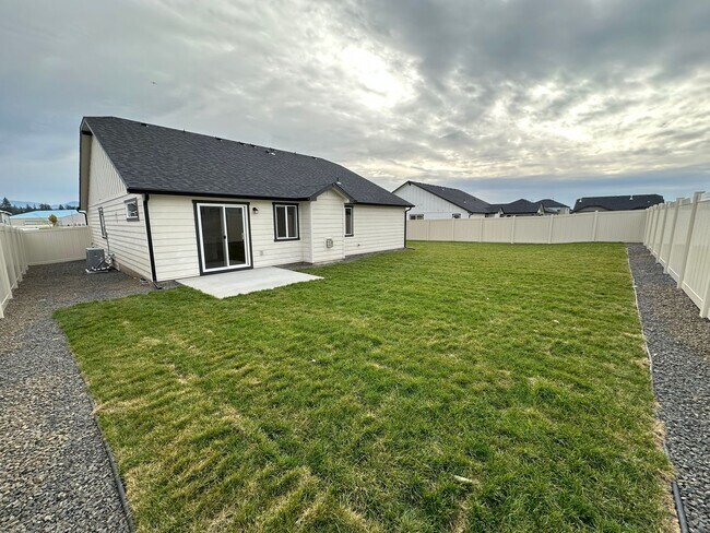 Building Photo - Brand New Hayden North Home