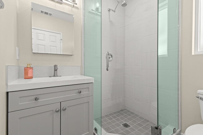 Building Photo - 6535 Ben Ave