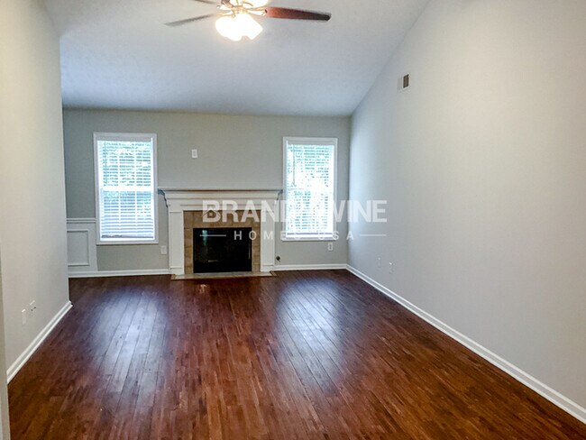 Building Photo - One month FREE RENT!!!