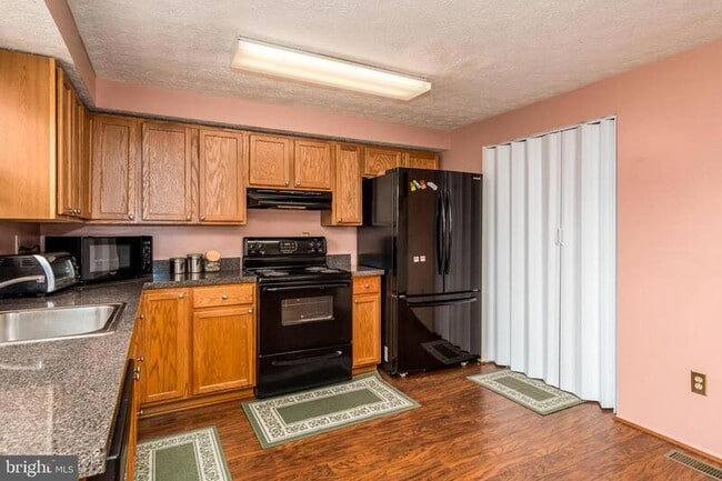 Building Photo - 46 Running Brooke Dr