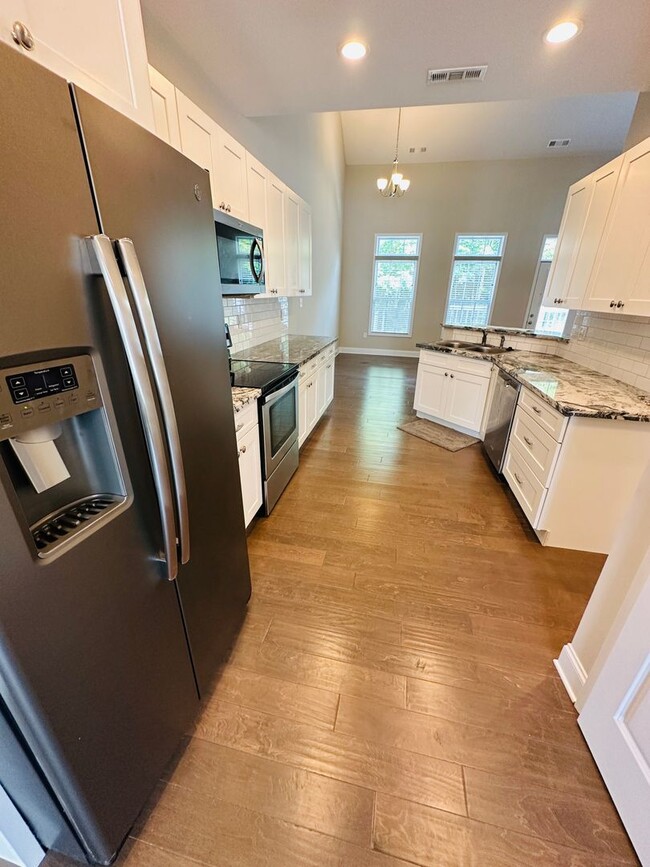 Building Photo - Spacious 3BR Home Near UT Hospital & Downtown Knoxville