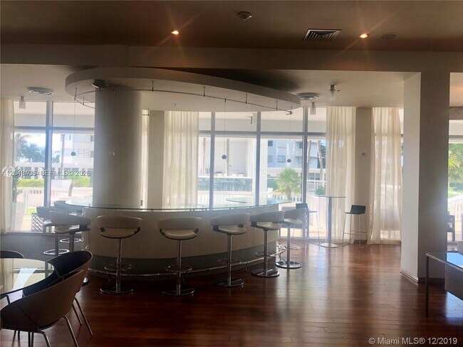 Building Photo - 10275 Collins Ave