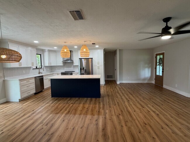 Building Photo - 2286 Swoope Dr