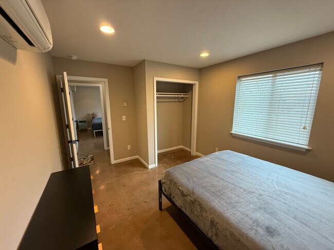 Building Photo - Nowells Subdivision Town Homes - Fully Furnished and Utilities Included