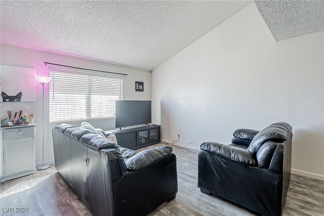 Building Photo - 5168 Garden Ln