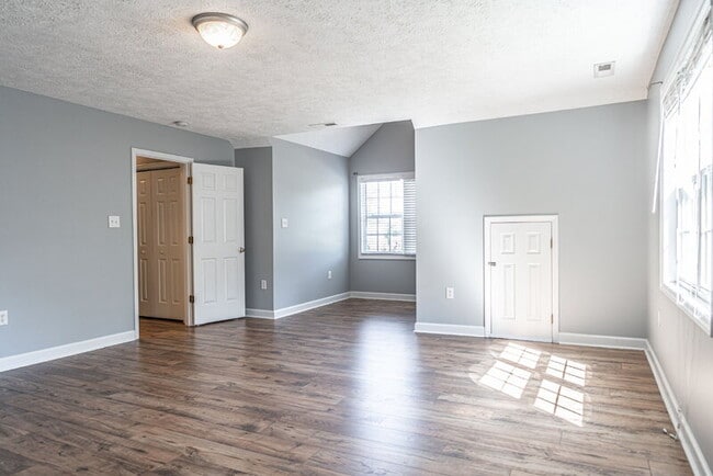 Building Photo - 108 Silverburn Pl