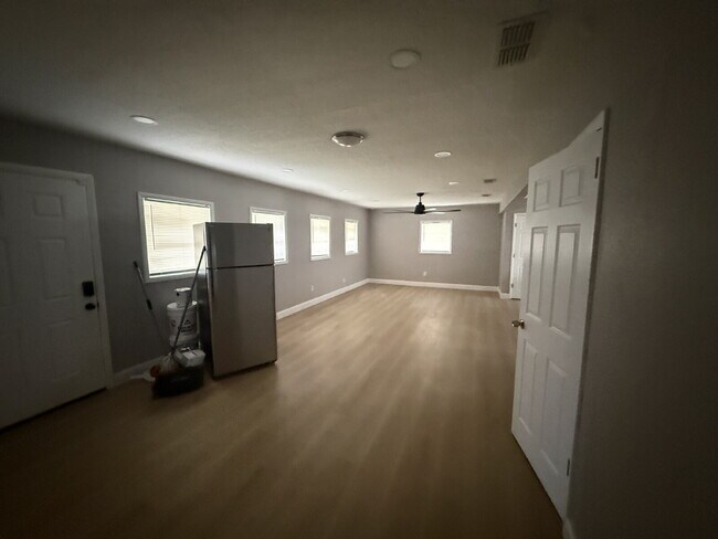 Building Photo - NEWLY RENOVATED 3 BEDROOM, 2 BATH HOME – A...