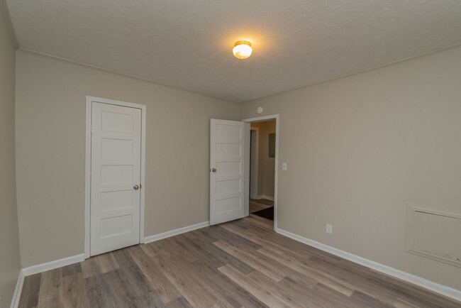 Building Photo - Brick home with a fenced-in yard!