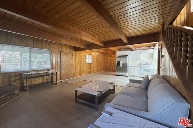 Building Photo - 2317 Maplewood Way