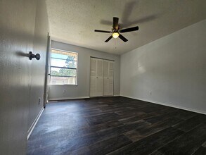 Building Photo - FOR RENT