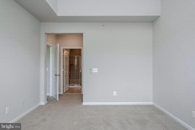 Building Photo - 13960 Greendale Dr
