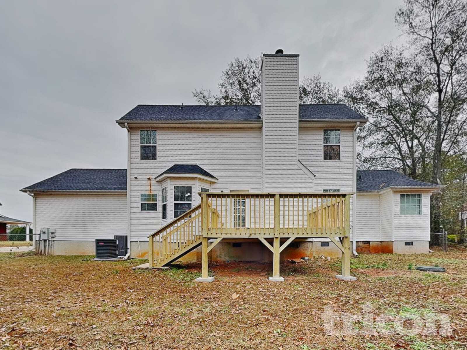 Building Photo - 202 Larson Ln