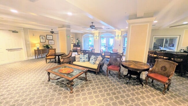 Building Photo - Annual Unfurnished 2/2 Condo in Downtown S...