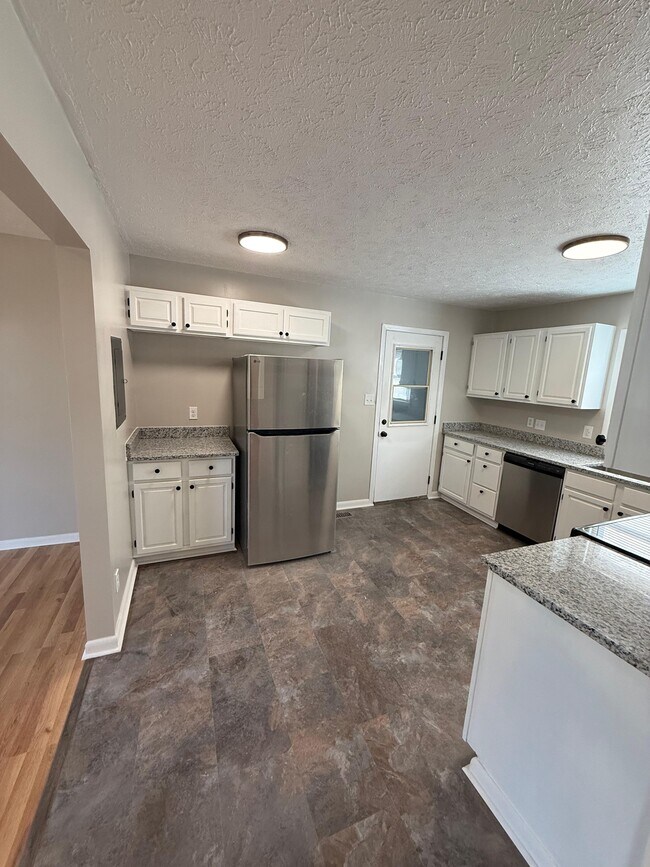 Building Photo - 1039 Kingsley Rd