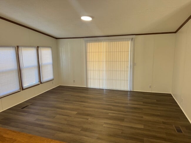 Building Photo - 3 Bedroom 2 Bathroom Home in Johnson City, TN