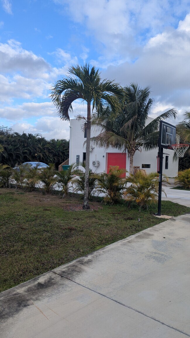 Building Photo - 1335 Churchill Rd